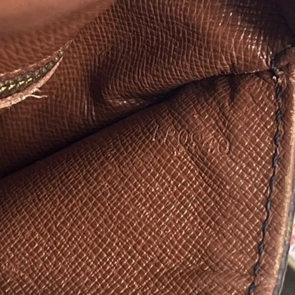 authenticity guaranteed LOUIS VUITTON Saint Cloud MM Shoulder Bag - Picture 15 of 15